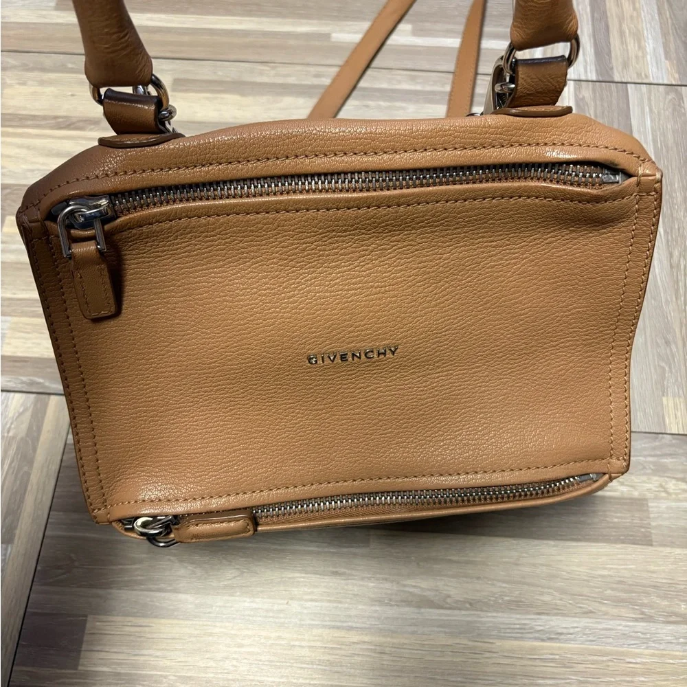 Authentic Givenchy Pandora Leather Crossbody Bag - Picture 2 of 7